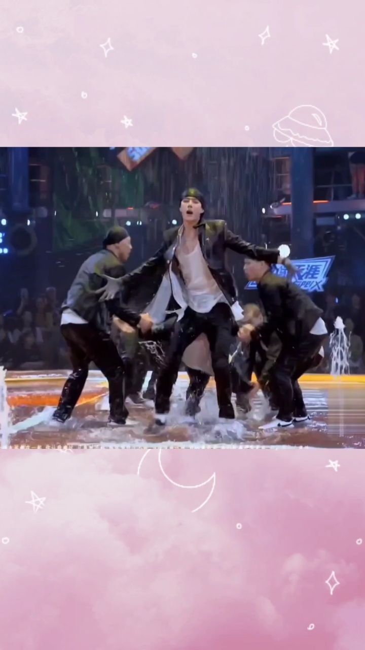 安利最酷的王一博#一博的水舞台表演炸,太炸了!