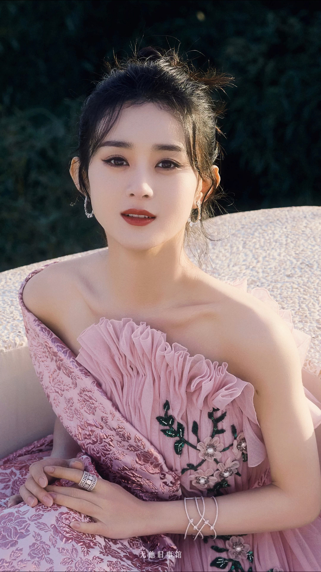 赵丽颖#赵丽颖这个粉色礼服造型也太好看了,有种港风的赶脚!