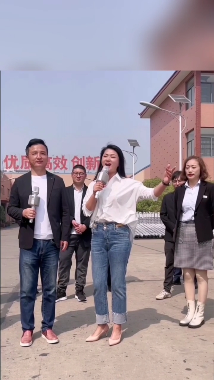 经典影视歌曲双脚踏上幸福路演唱九歌罗姣