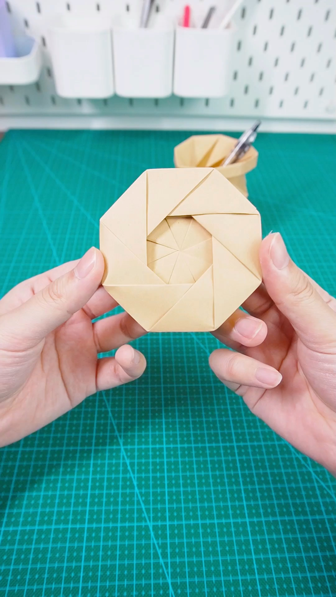 手工制作折纸伸缩收纳盒一张纸就可以折好好看