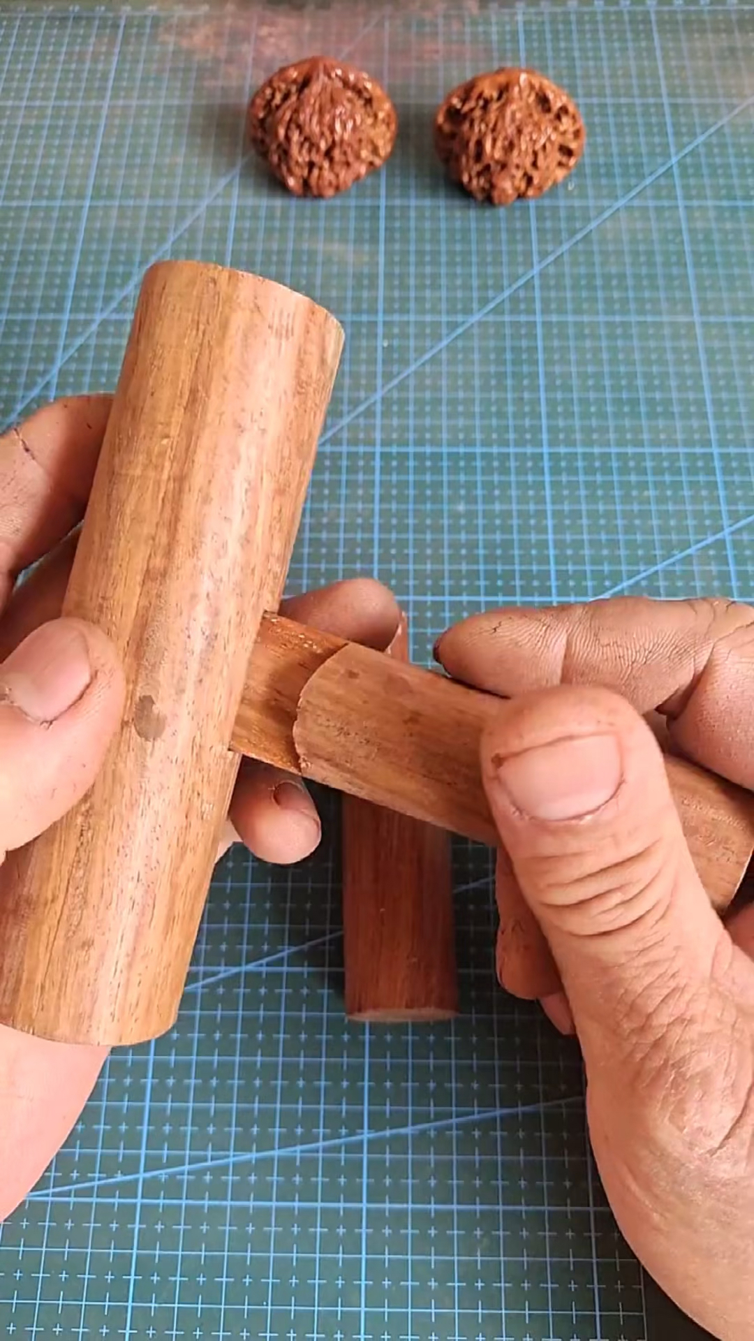 榫卯#传统榫卯结构之飘肩榫,榫卯结合严丝合缝!-度小视