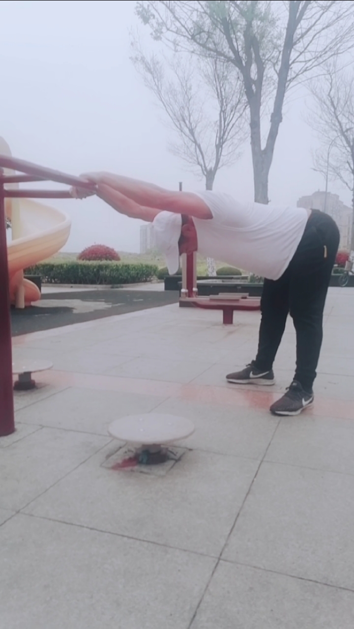 健身宁教练传递健身正能量#压肩