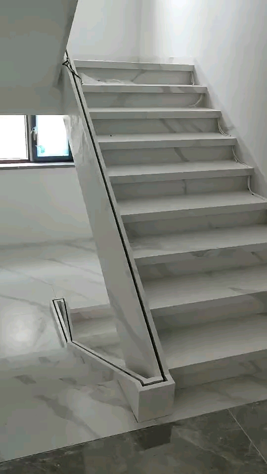 这就是网红岩板楼梯踏步配套玻璃扶门岩板的