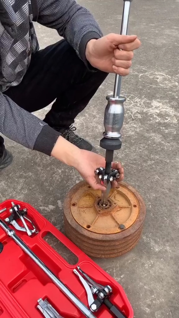 这套工具解决了多年拆卸轴承的难题