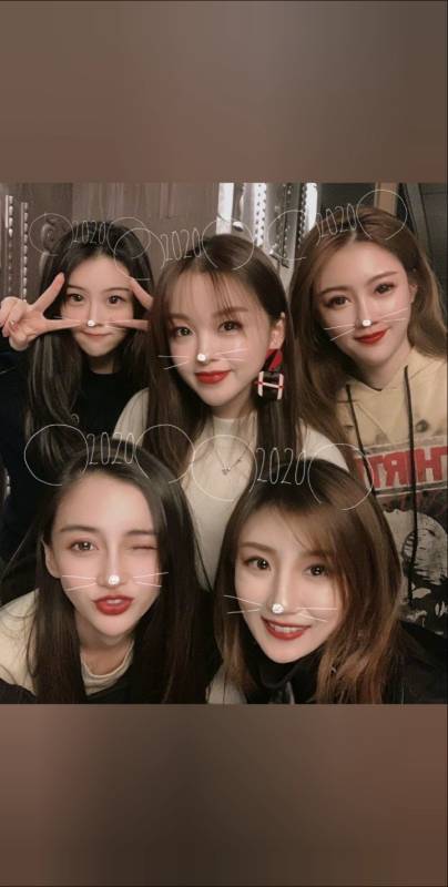 都是美女,难怪能玩到一起-全民小视频