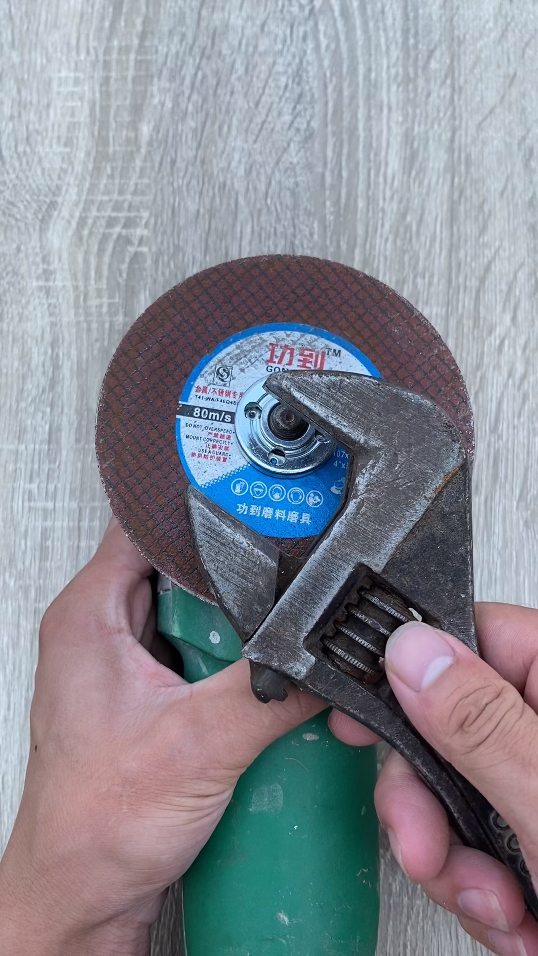 可大小调节可拆卸大小角磨机压片