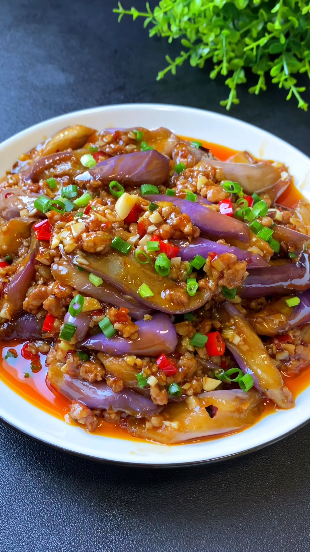 美食在家也能做出好吃的鱼香茄子不煎不炸简单又美味