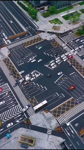 最爱之城#最美十字路口,天府大道,共有19个导向箭头.