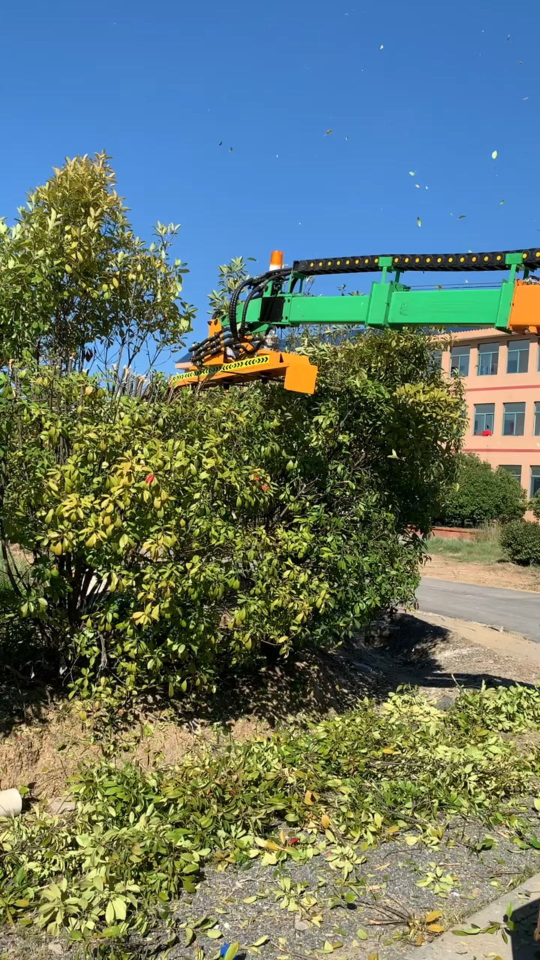 美丽新中国#绿篱修剪机车载式绿篱机伸缩臂式绿篱机360度旋转