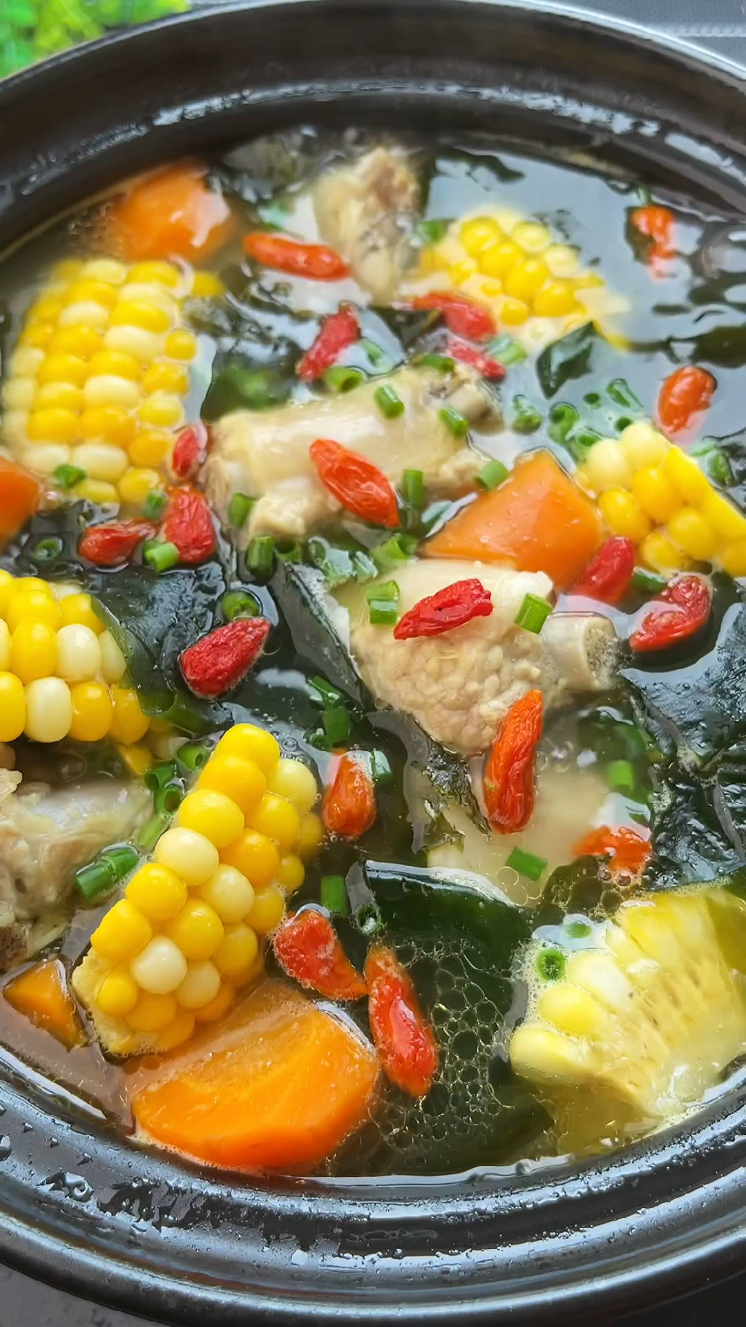 裙带菜排骨汤,简单美味又营养!