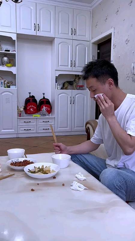 2022-07-280宇哥平时只要三块五1粉丝  关注黑道疯狂追杀,姑娘吓得求
