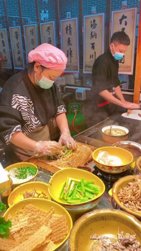 不想上班和老婆一起做卤肉卷,从摆摊做起,到如今每月存个3-4w,之前想