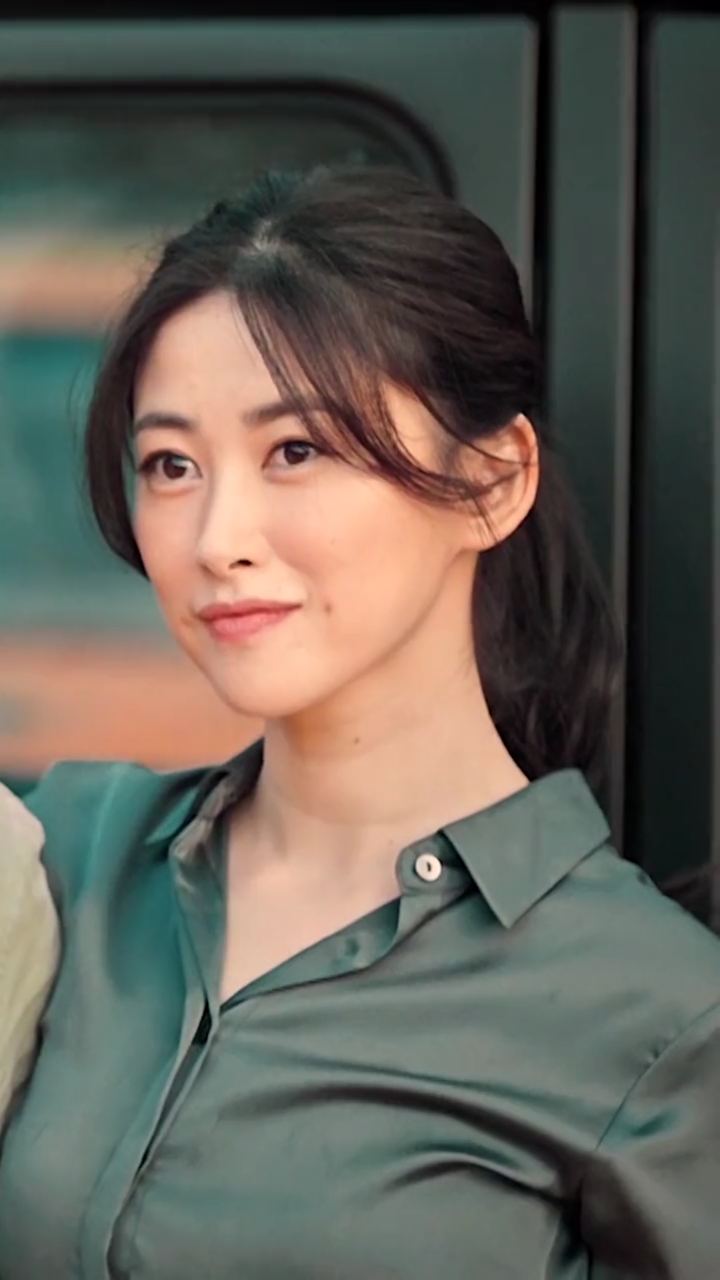 朱珠这才是走路带风的女人!#一起深呼吸