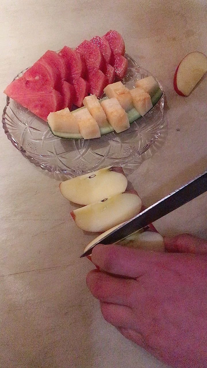 苹果摆盘这样切才漂亮.