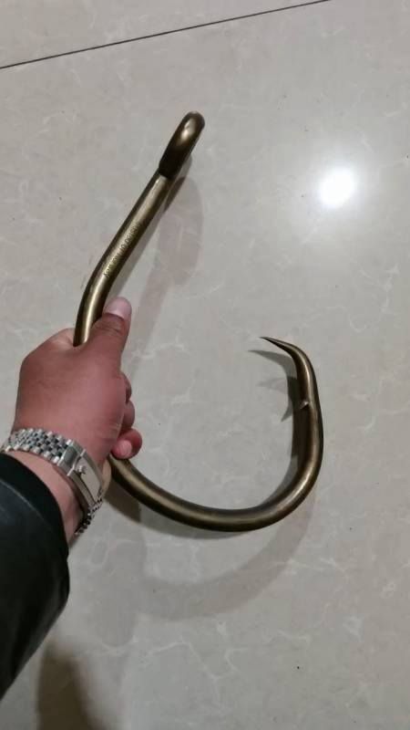 这么大的鱼钩钓上鱼绝对跑不了!