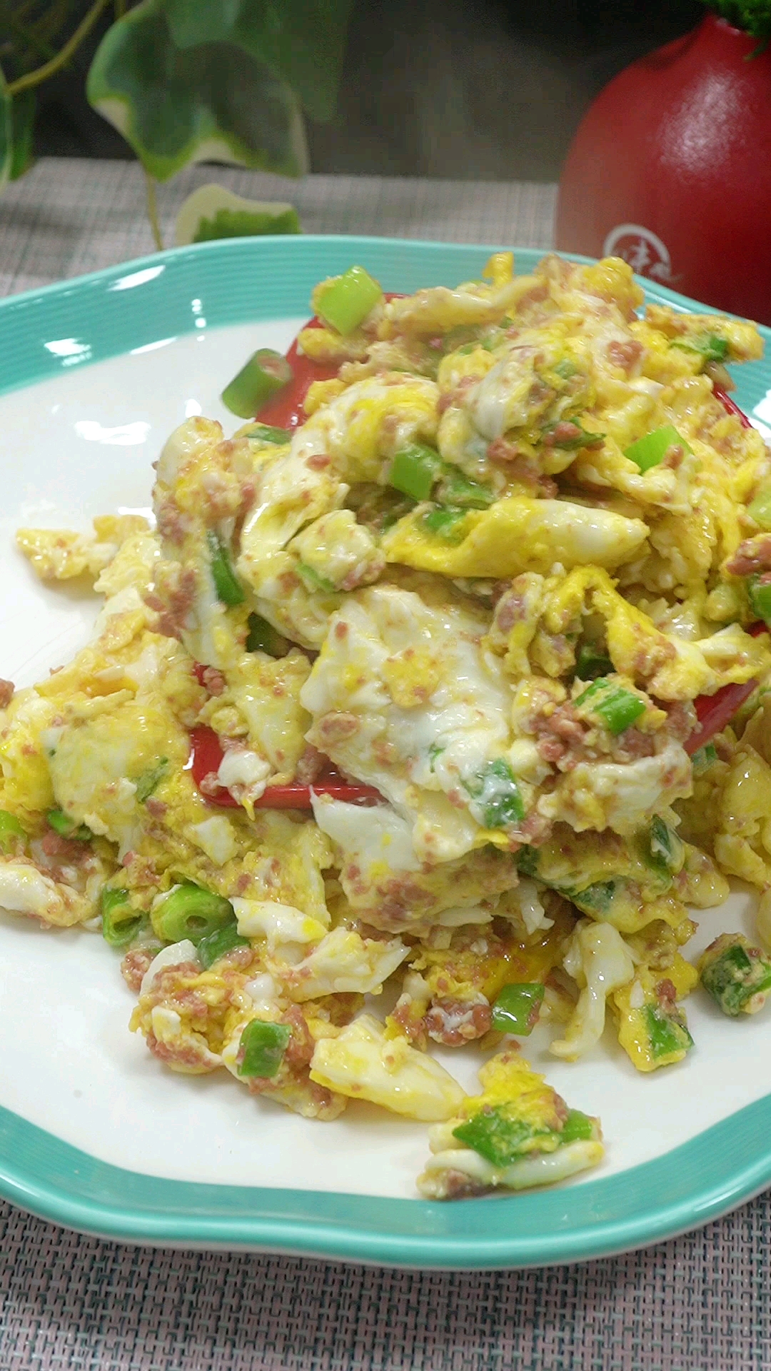 在家做个拿手菜虾酱炒鸡蛋