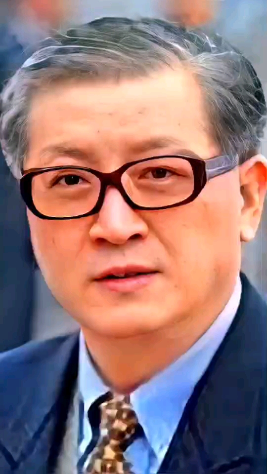 全民正能量爱国商人徐增平50斤白酒将一艘航母从22亿砍到2000万买下