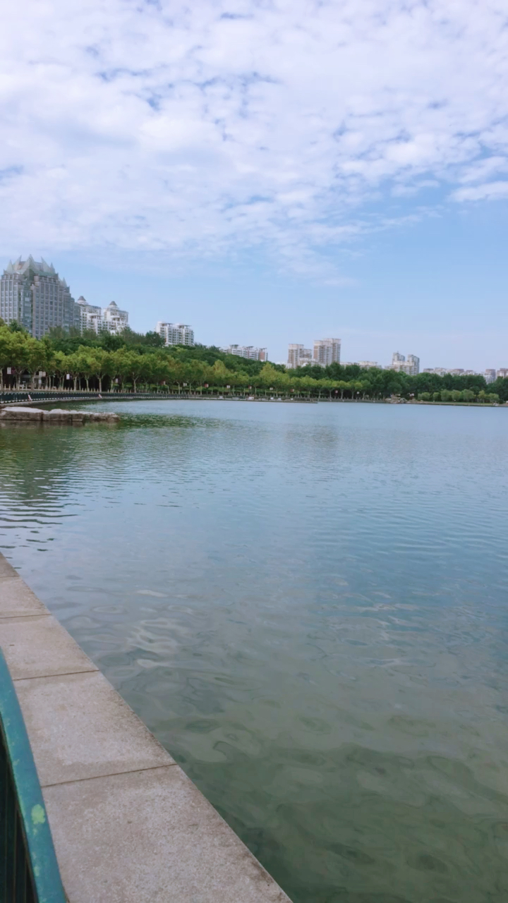 世纪公园里的镜天湖