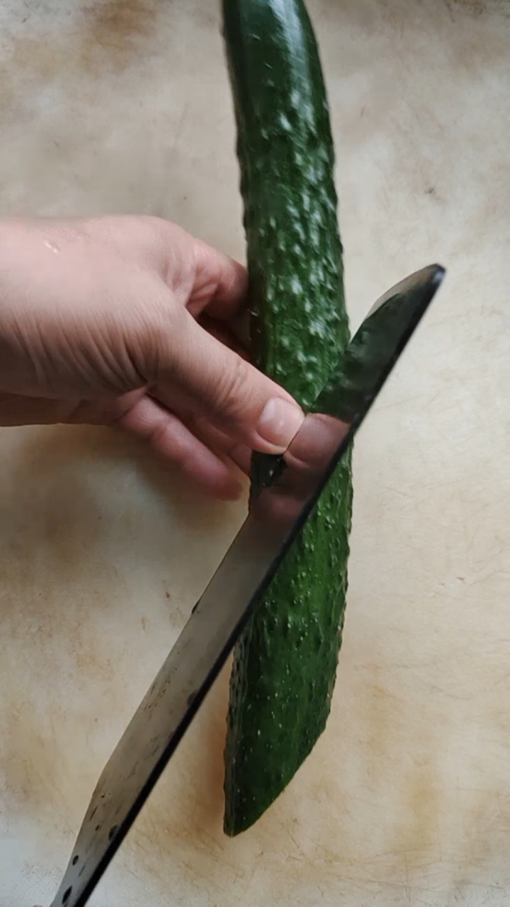 黄瓜菱形片的切法