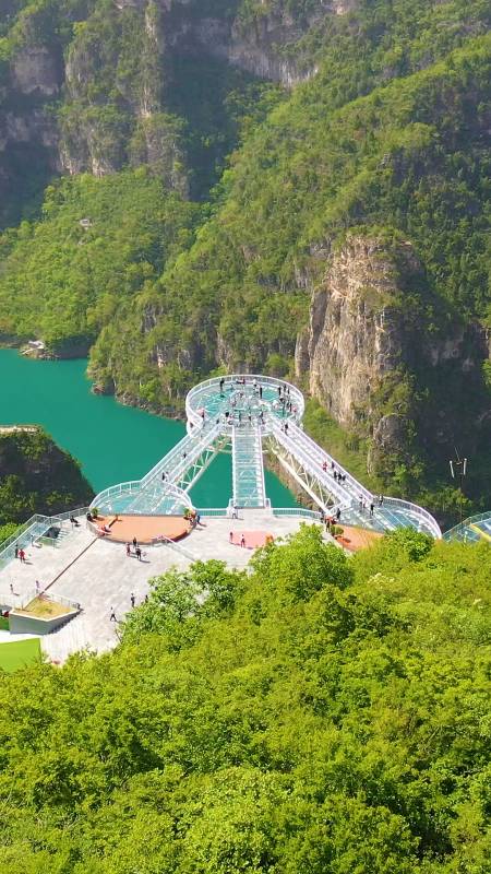 全球旅游进行时一辈子一定要和喜欢的人来次青龙峡天空之恋牵手走过大