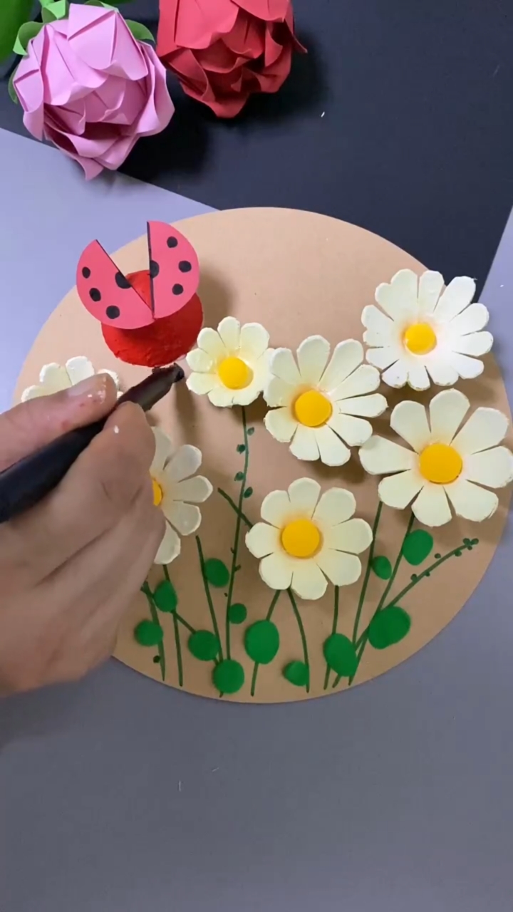 手工制作#家里的鸡蛋托不要扔,和孩子一起做个创意画