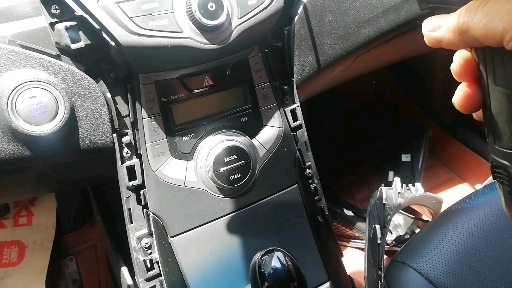 北京现代朗动中控屏幕是怎么拆的?