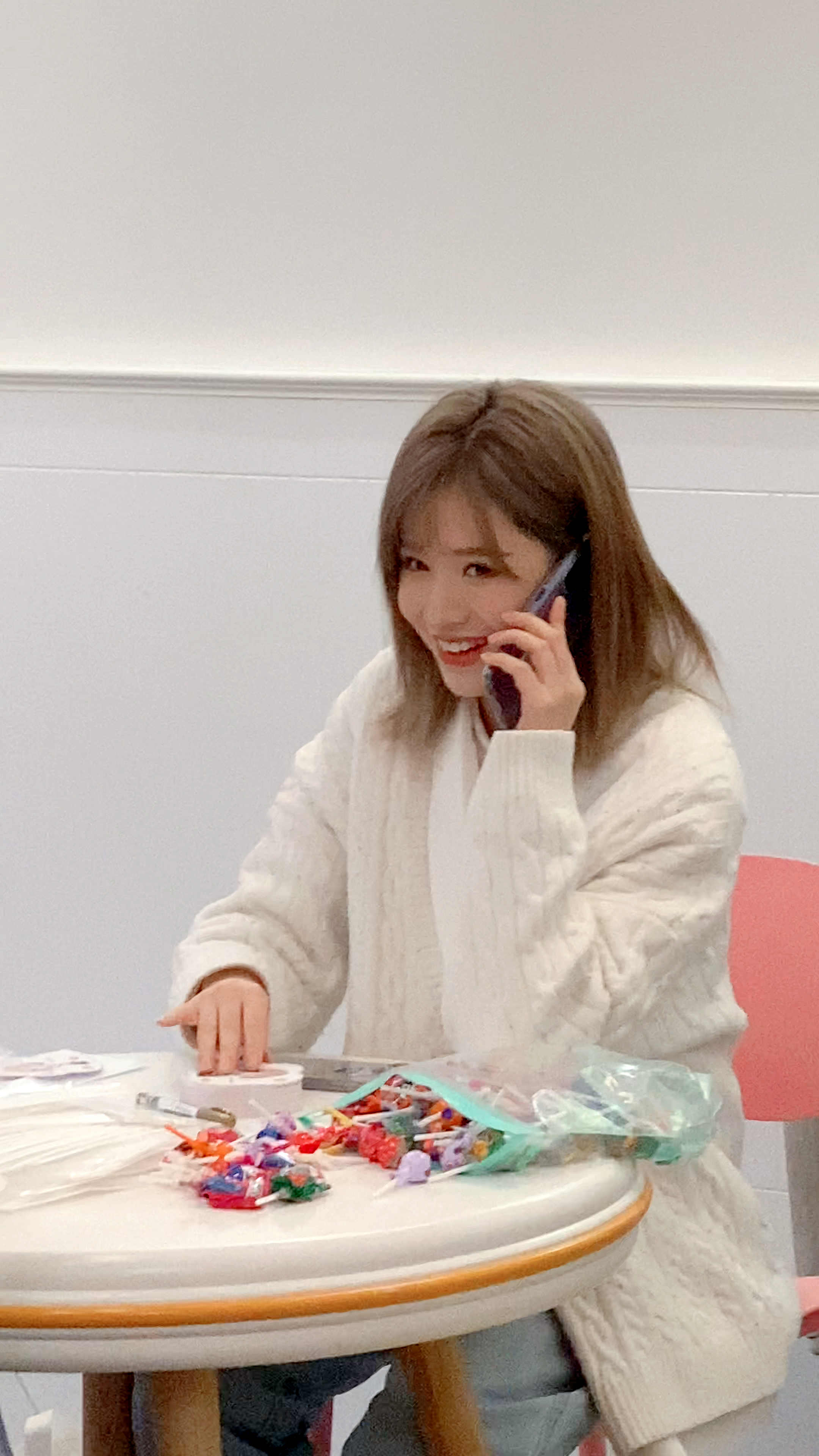 snh48#来回顾一下snh48小偶像柏欣妤出席一日粉丝服务时的风采,兢兢