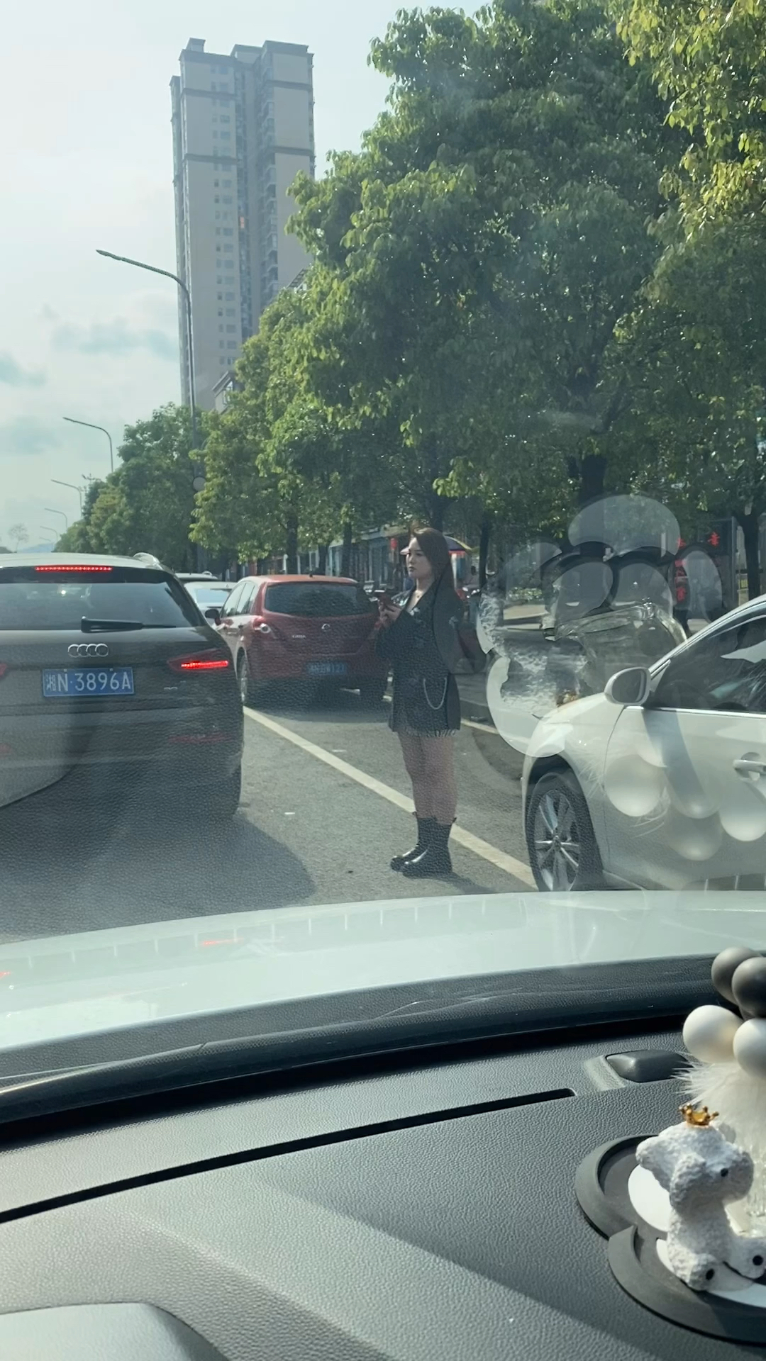 本来想整一下老婆,怎么就上车走了?