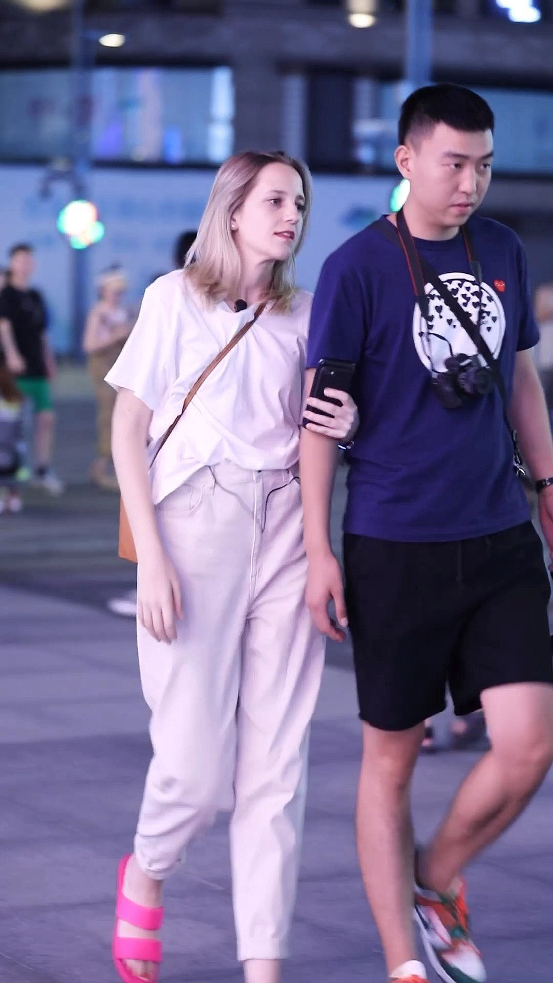 街拍#湖滨银泰偶遇超级nice的瑞丽和路卡,更期待疫情结束后老富来