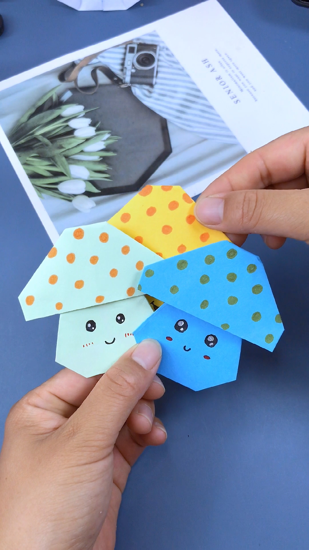 手工折纸#一张正方形纸折可爱的小蘑菇-度小视