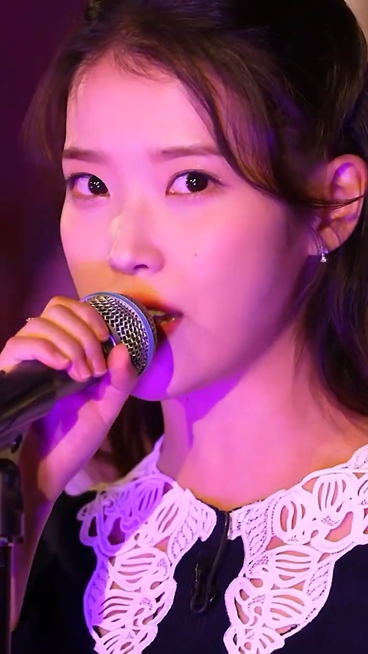 iu李知恩#知恩唱歌的时候真的迷人