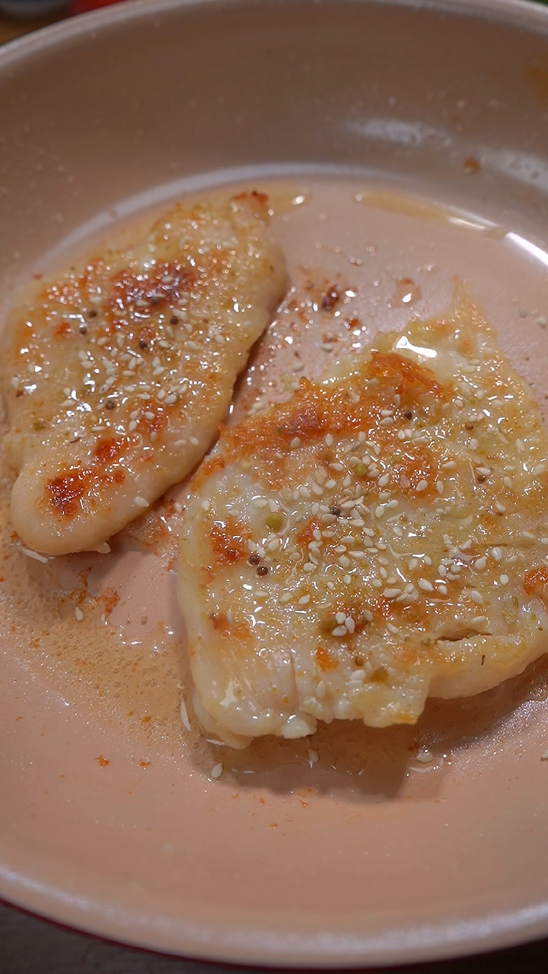 奥尔良炸鸡排#鲜嫩多汁的香煎鸡排,做法简单又好吃