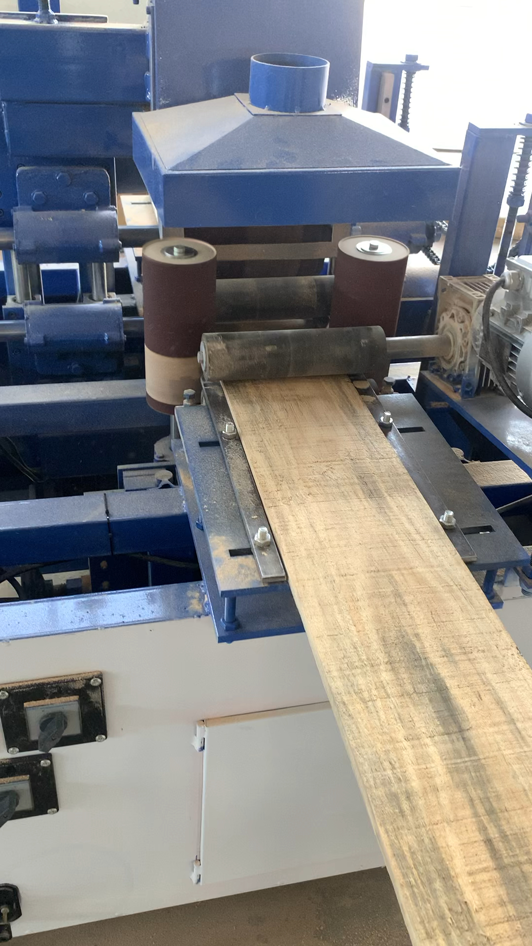 木工机械设备#木工四面砂光机打磨毛料光滑平整一次打磨四个面-度小