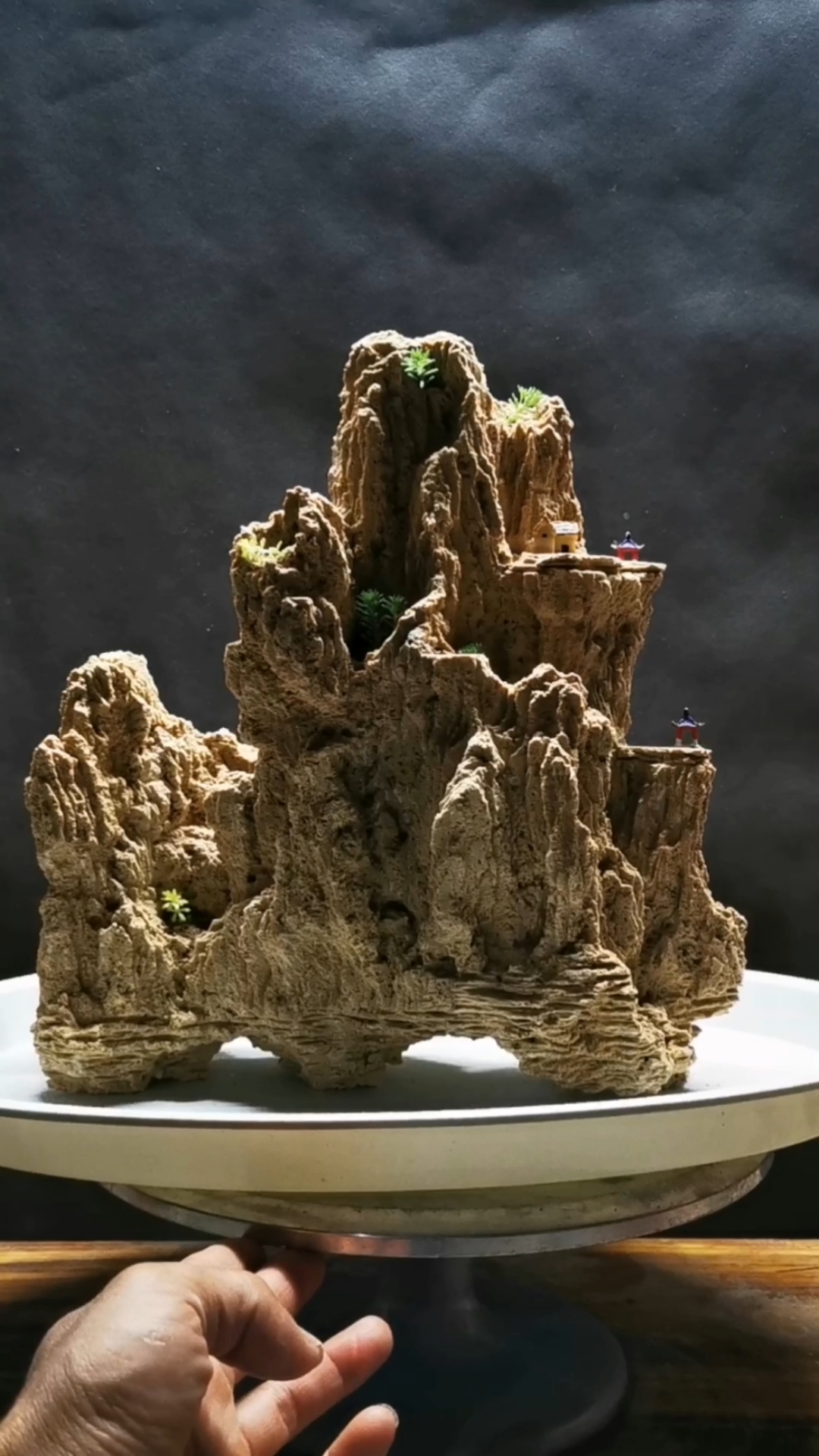 皴法雕刻的吸水石假山.你可喜欢?