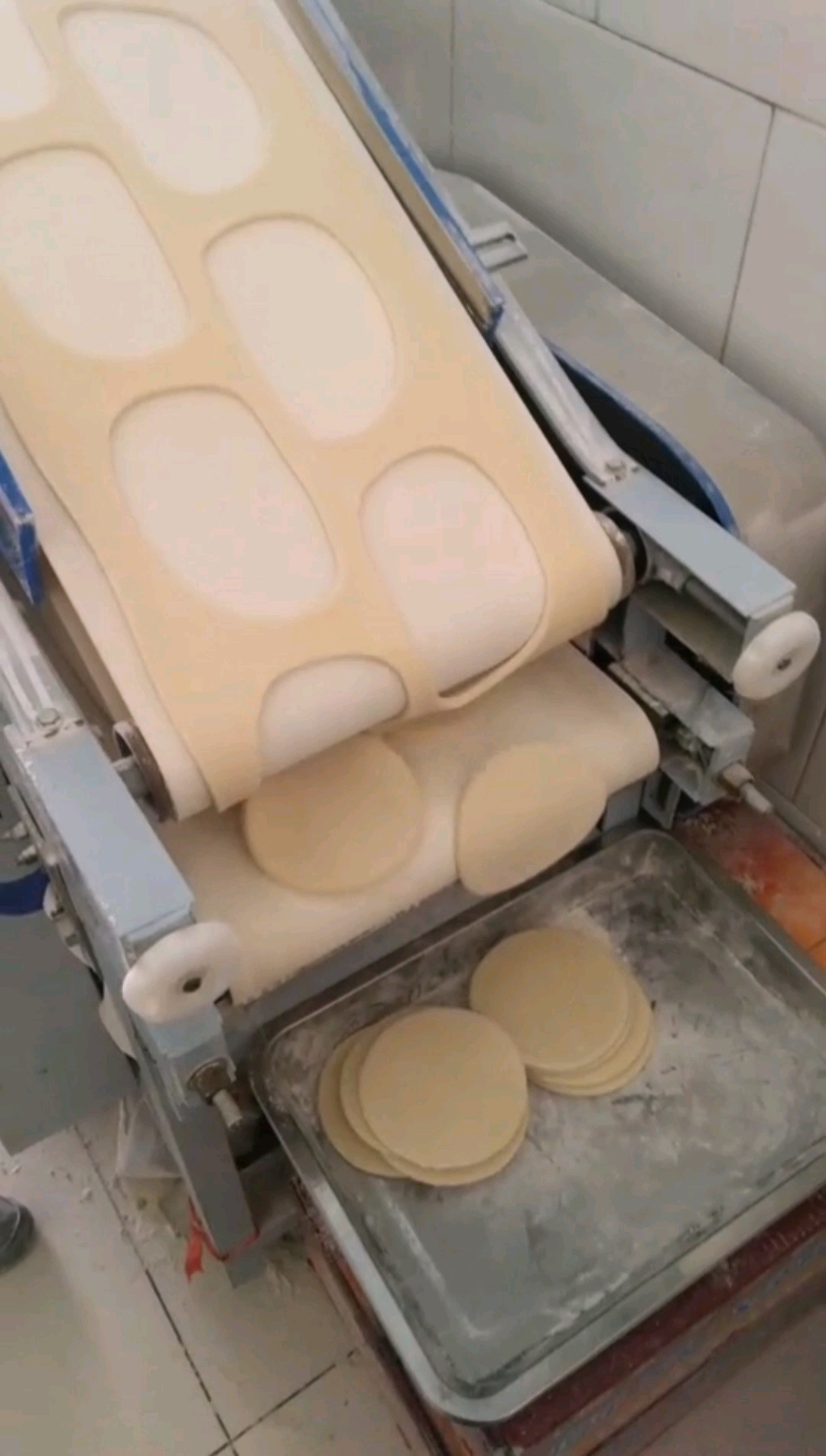 大饼成型机白吉馍肉夹馍压饼机支持定制小圆饼机