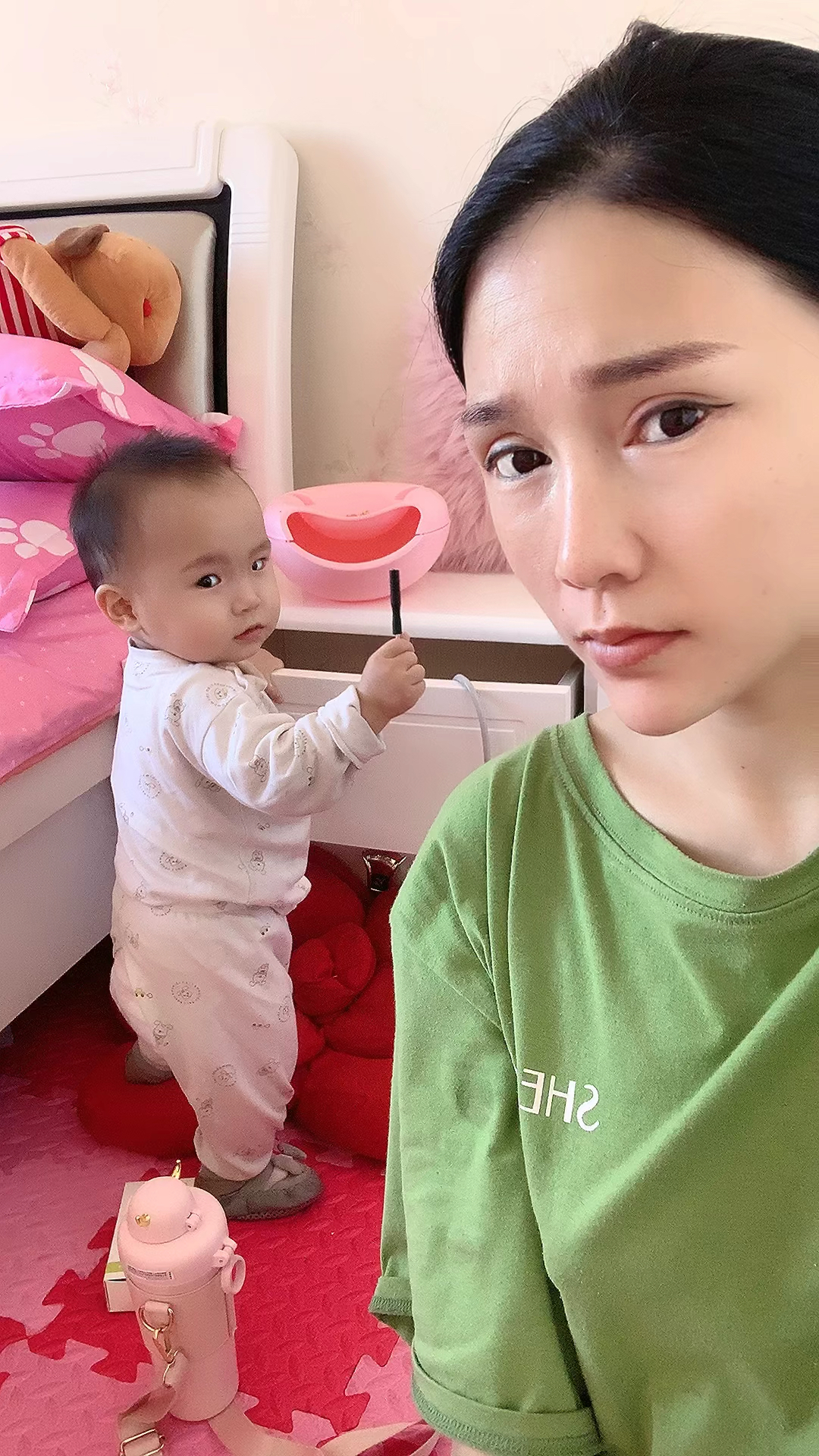 宝妈带娃#有些人说带孩子在家挺潇洒什么也不用干挺容易的,现在就让