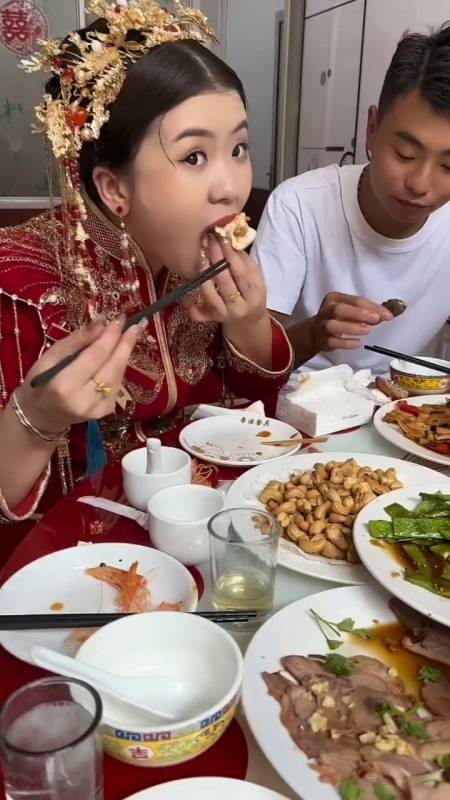 只要长的好看,不管你有怎样的吃相,都掩饰不了自然的美,大家认为呢-度