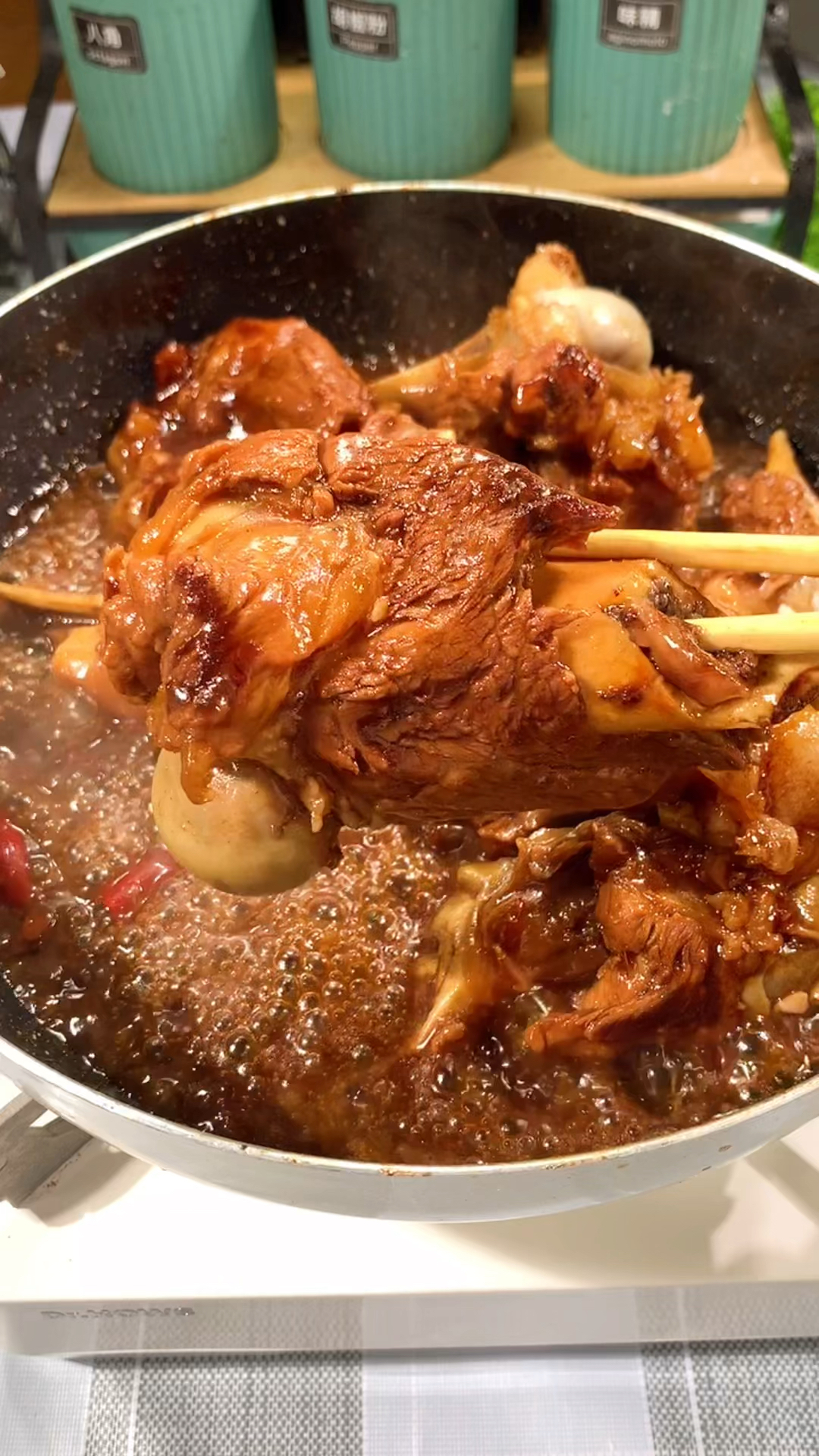 猪骨头买回来不要再炖汤了,试试这个酱香味的