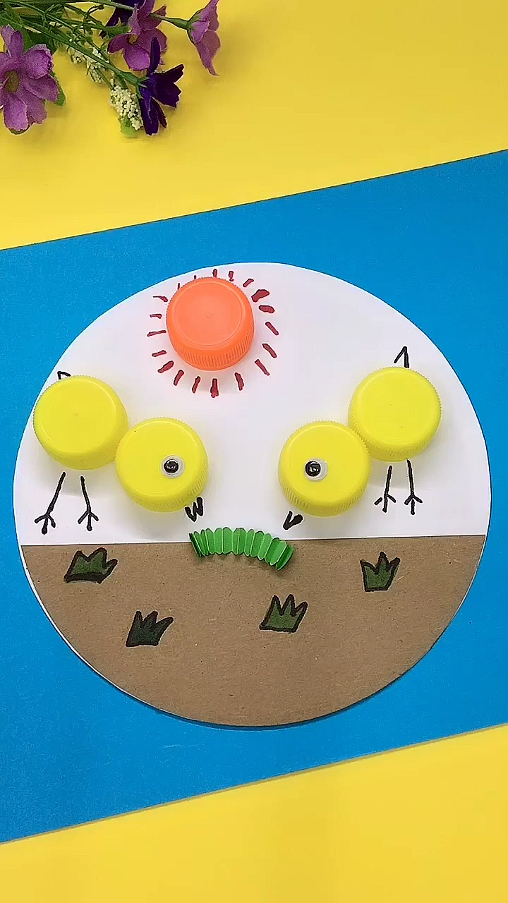 幼儿手工#瓶盖做小鸡捉虫贴画-度小视