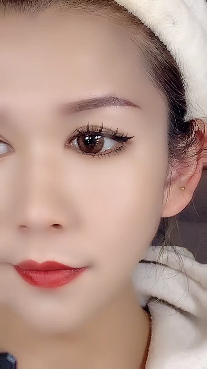 这样亮晶晶的眼睛你们喜欢吗?#美妆#眼妆#热门-全民小视频