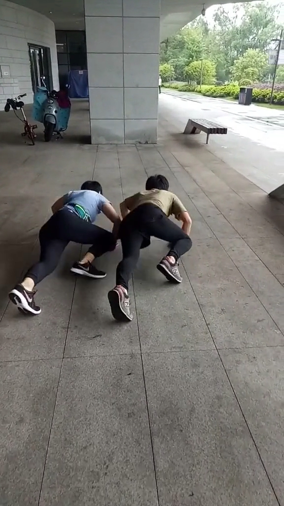 鳄鱼爬爬步练习