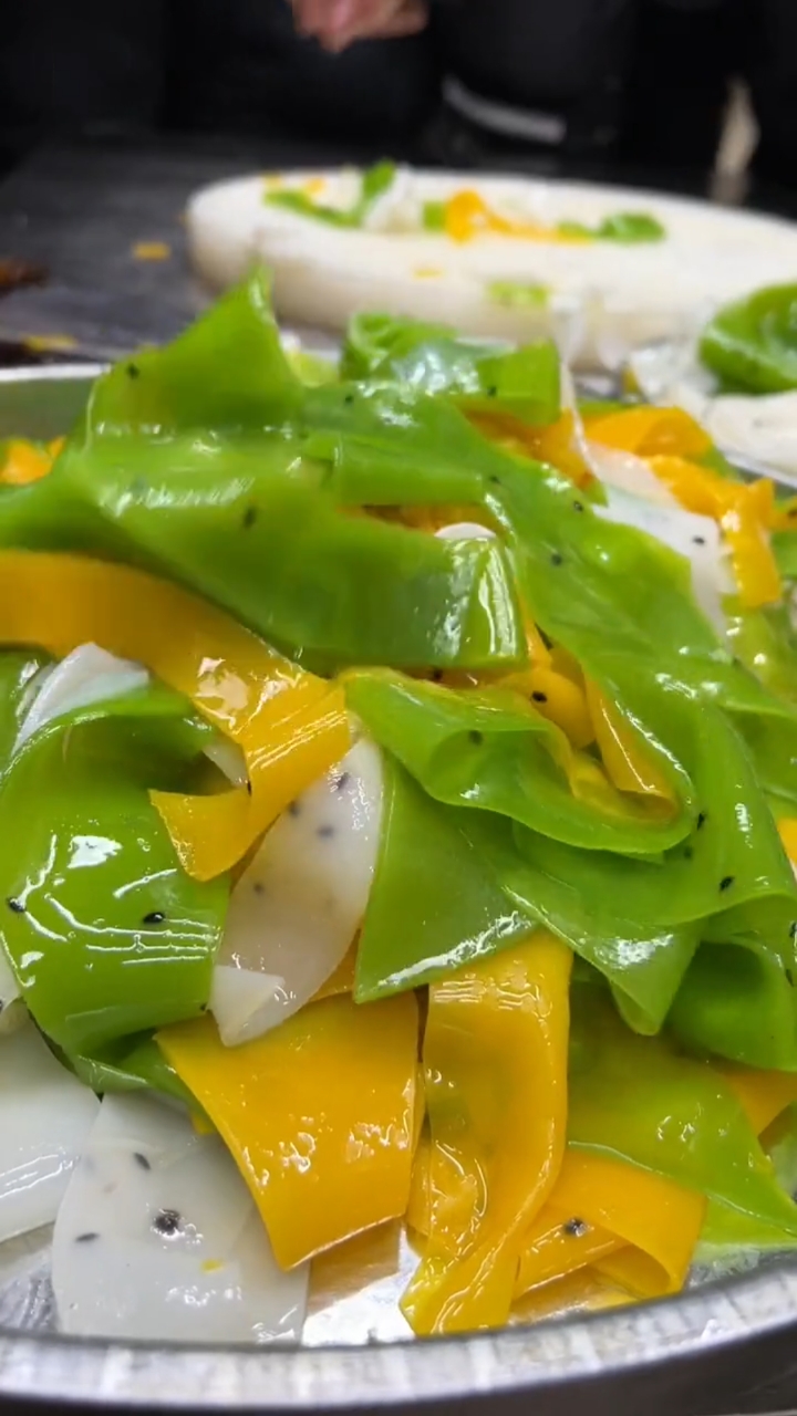 五彩缤纷果蔬凉皮,好吃,劲道