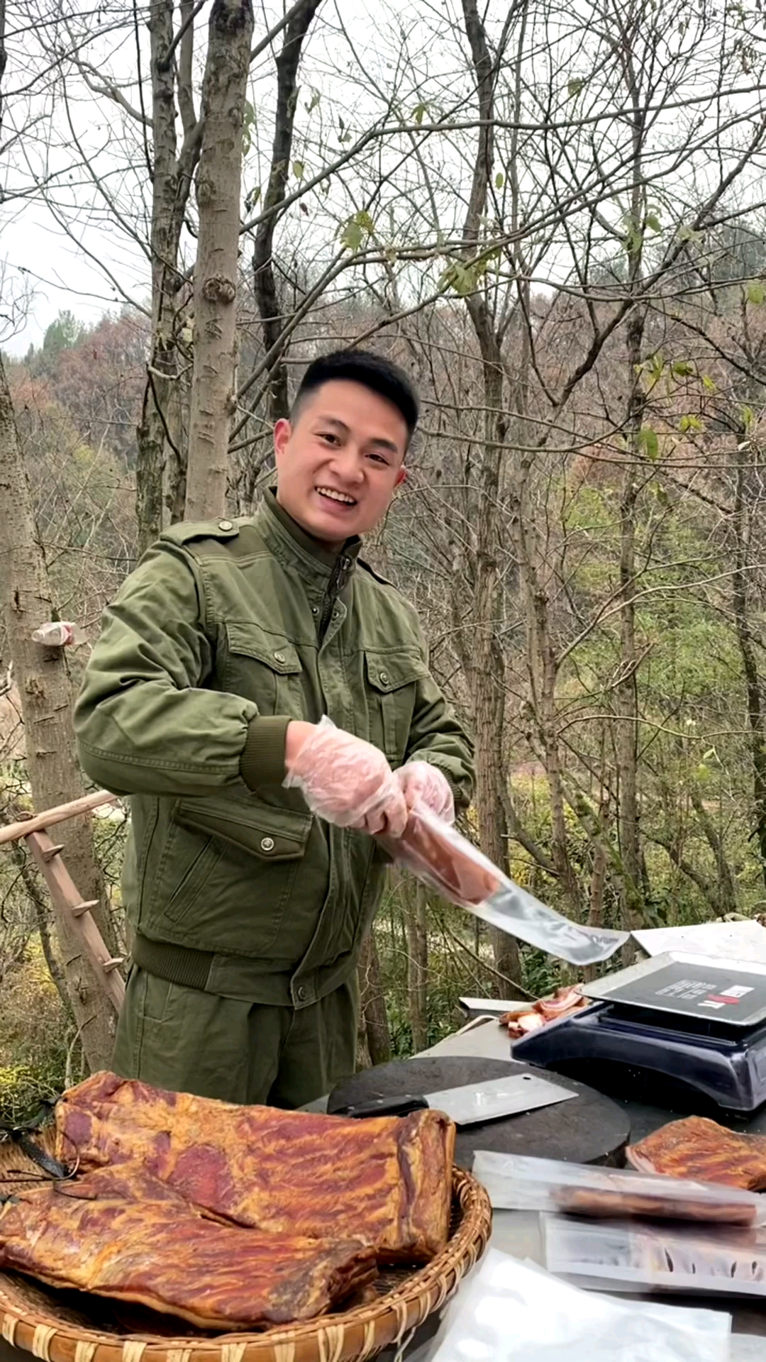 小鹏就是一个普普通通的农村人,没有什么优点才艺,只会给大家分享我