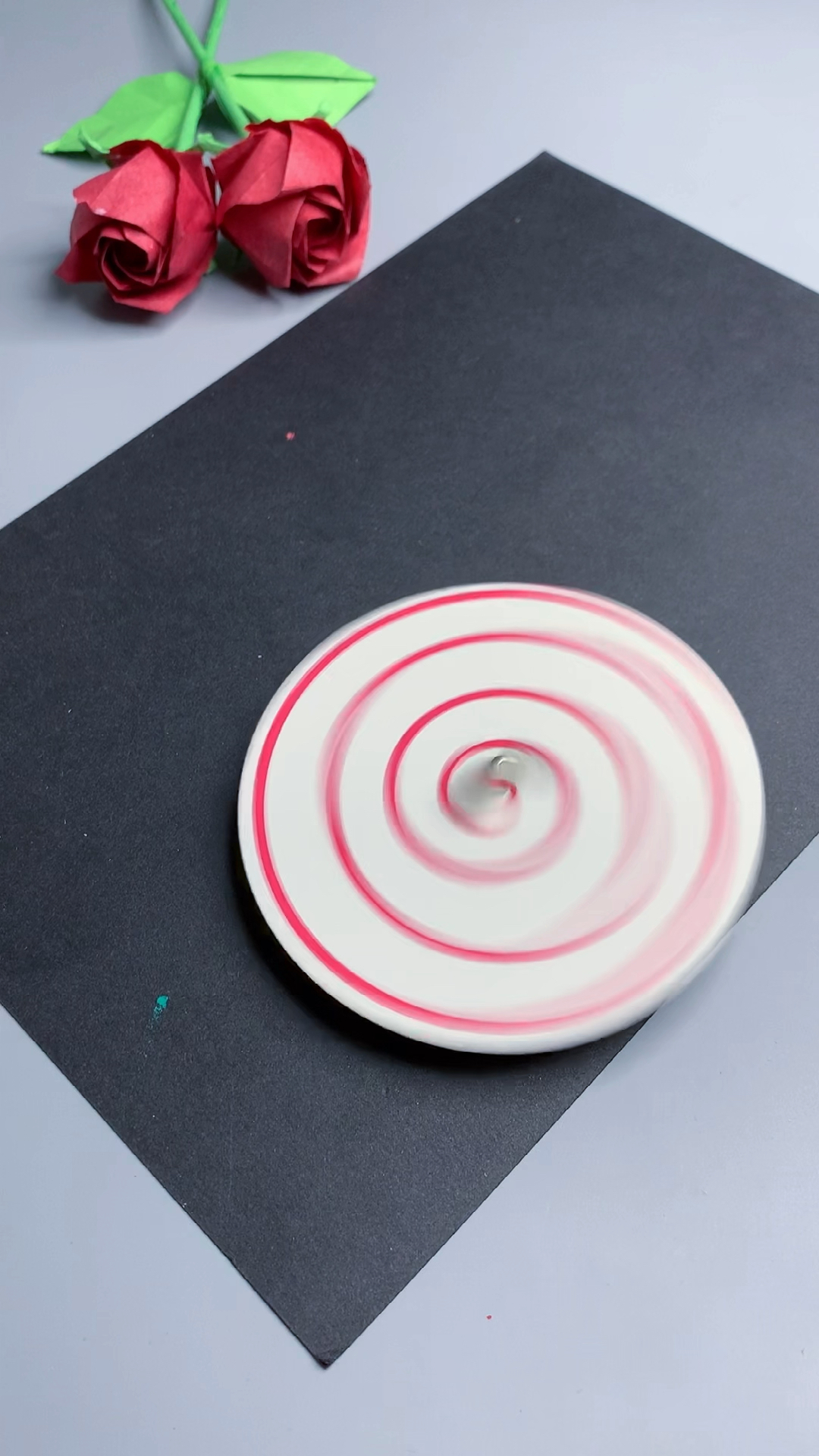 用卡纸做小朋友喜欢的小陀螺,一看就会,快来试试吧