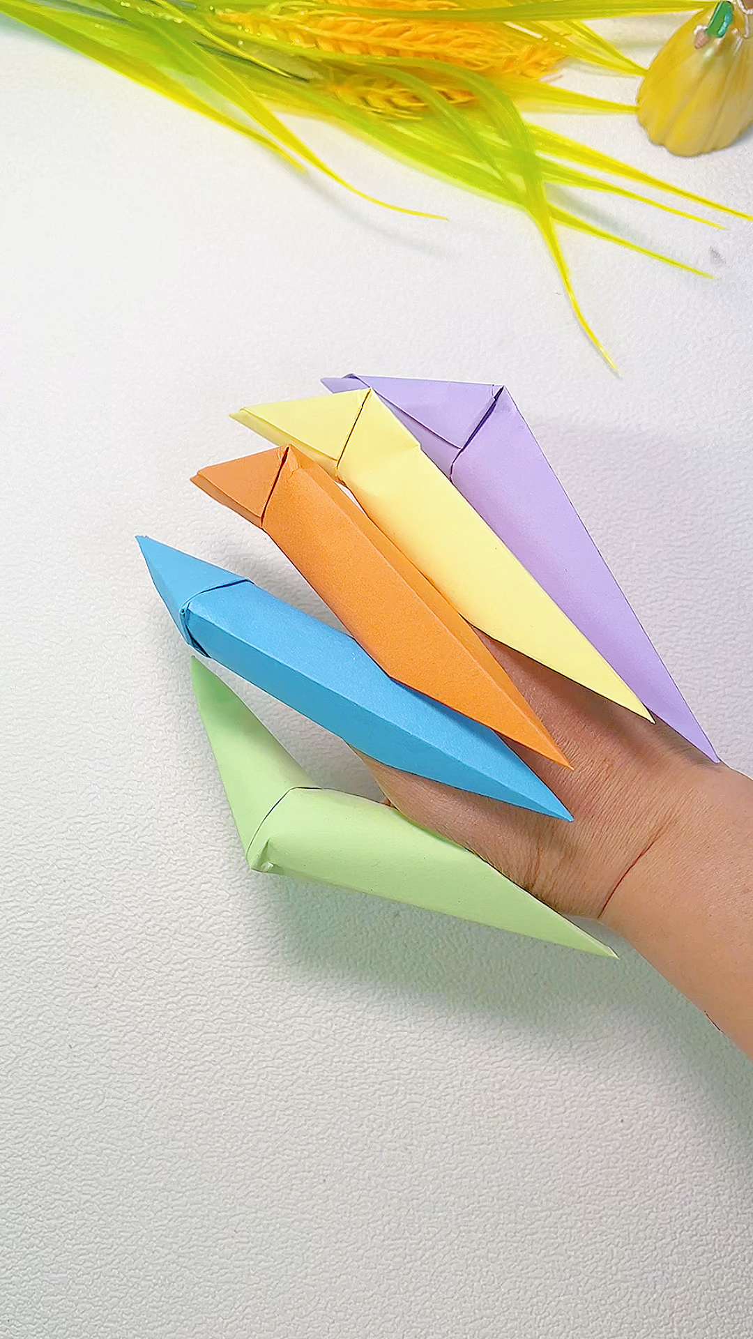 折纸还记得童年经常玩的折纸爪子吗一起来折一折吧