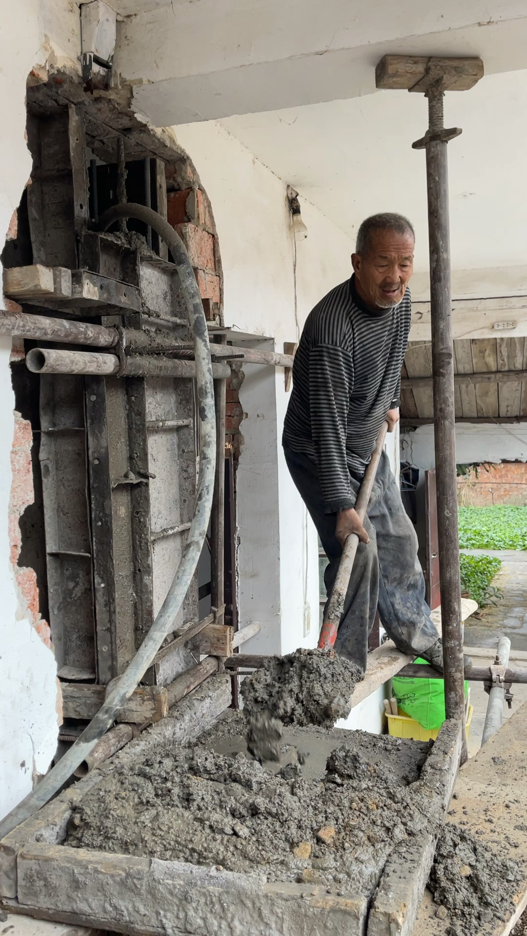 72岁大爷干活杠杠滴