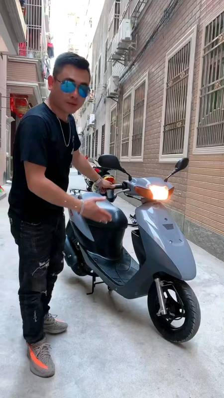 铃木怪第三代二冲程50cc发动机安静完美给油可以翘头