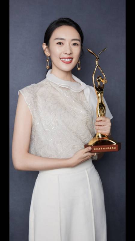 美女明星童谣长的真像章子怡