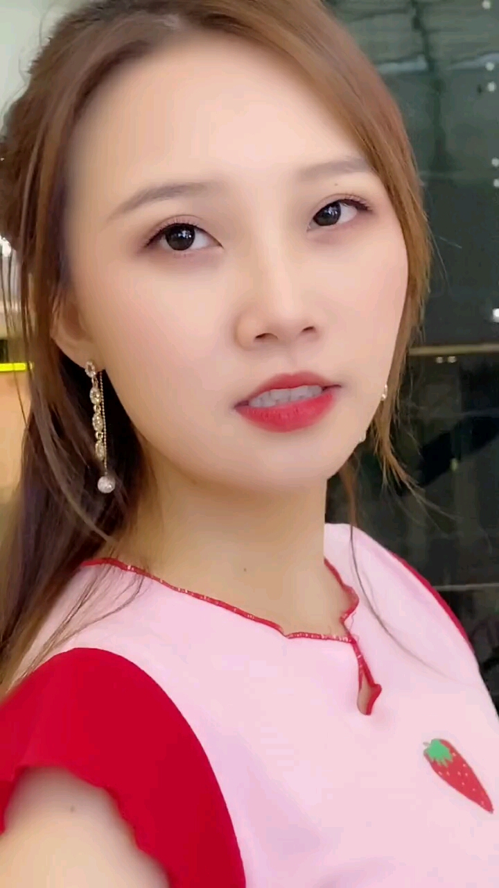 清纯可爱的梅州客家小女孩,她是你喜欢的莱吗?