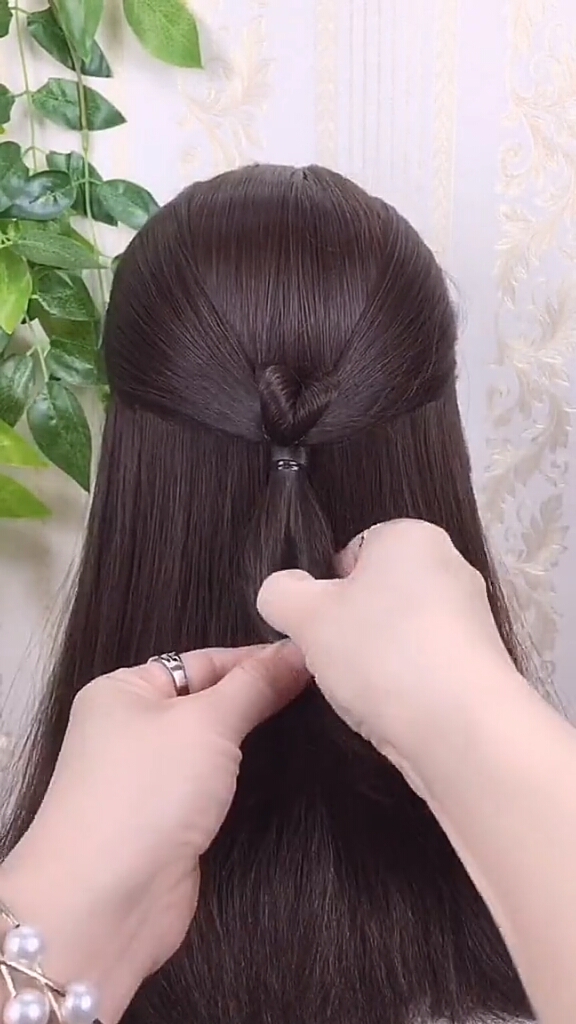 冬天里最火的一款半扎披肩发